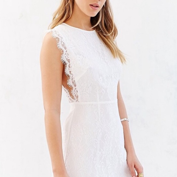 Kimchi Blue Dresses & Skirts - NEW UO KIMCHI BLUE WHITE LACE DRESS SZ 0